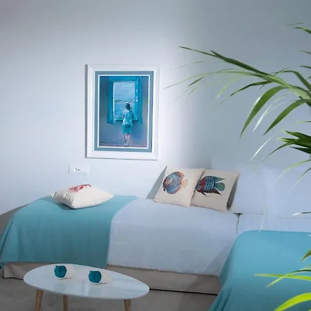 Nisos Beach Suites Bed & Breakfast *