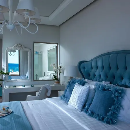 Nisos Beach Suites *