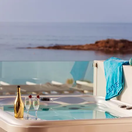Nisos Beach Suites *
