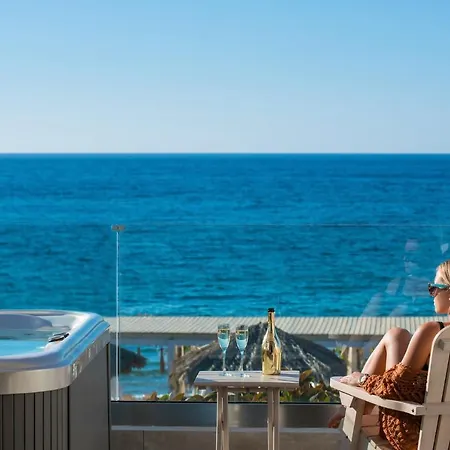 Nisos Beach Suites Couette-café Malia