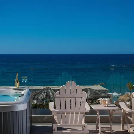 Nisos Beach Suites Couette-café